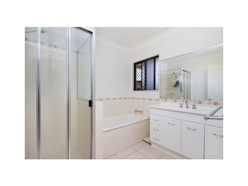 9 Ninette Close, Kanimbla QLD 4870