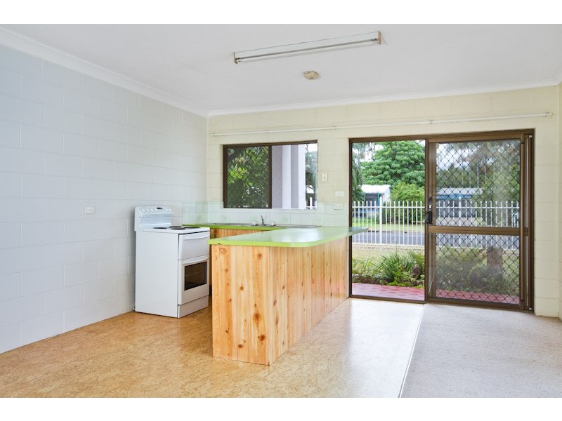 1 /13 Armbrust Street, Manoora QLD 4870