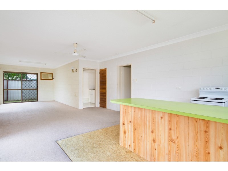 1 /13 Armbrust Street, Manoora QLD 4870