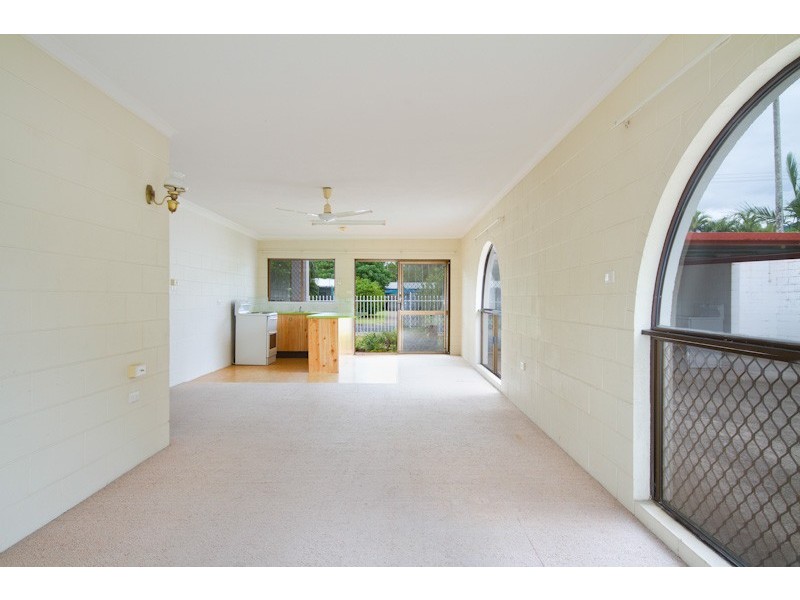 1 /13 Armbrust Street, Manoora QLD 4870