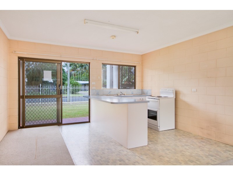 2/13 Armbrust Street, Manoora QLD 4870