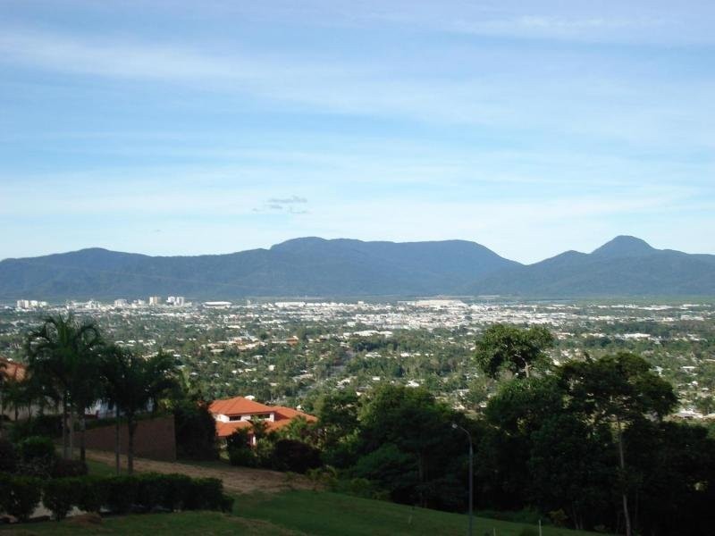 15 Coreega Street, Mooroobool QLD 4870