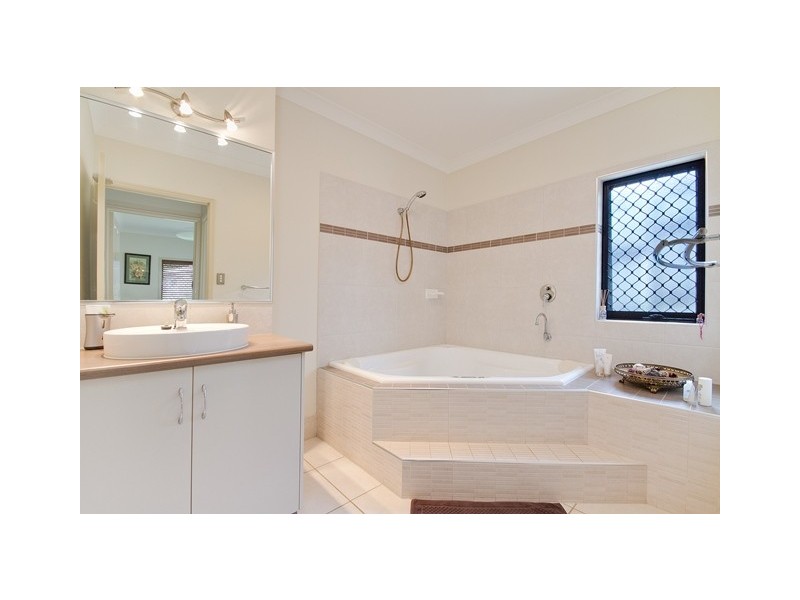 33 Goodsell Dr, Bentley Park QLD 4869