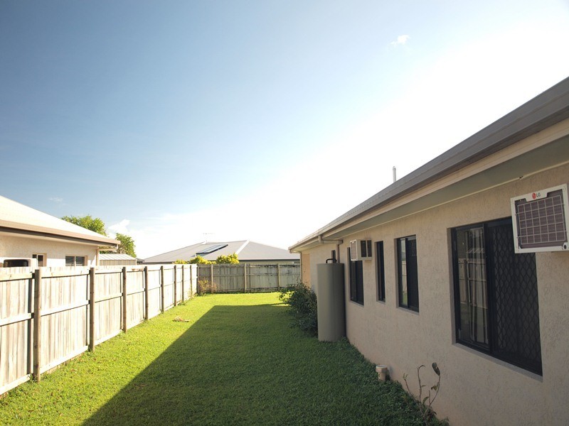 8 Derrick Street, Redlynch QLD 4870