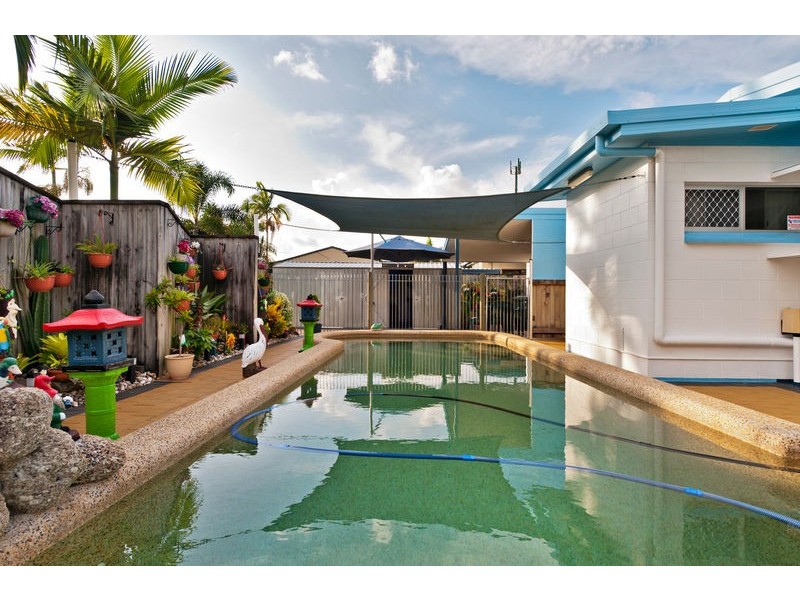 14 Veivers Close, Westcourt QLD 4870