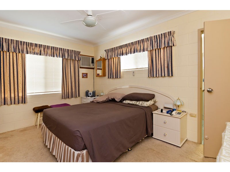 14 Veivers Close, Westcourt QLD 4870
