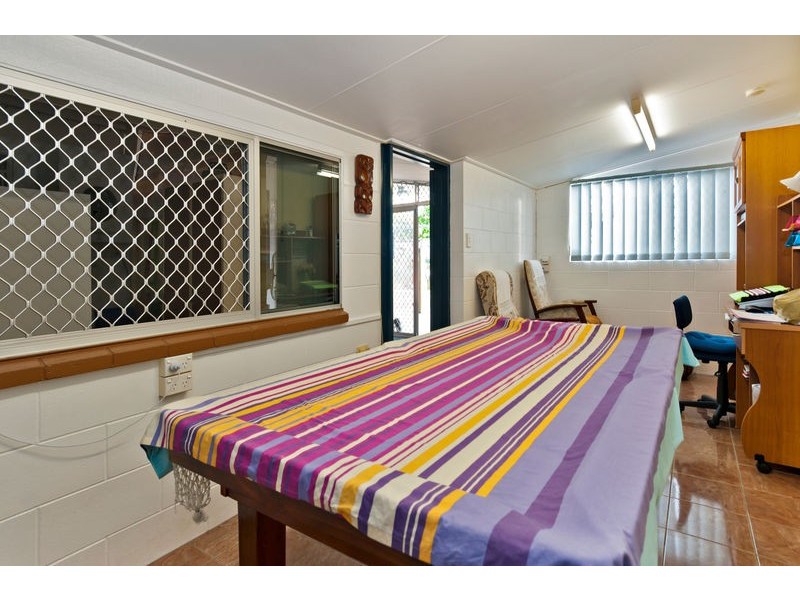 14 Veivers Close, Westcourt QLD 4870