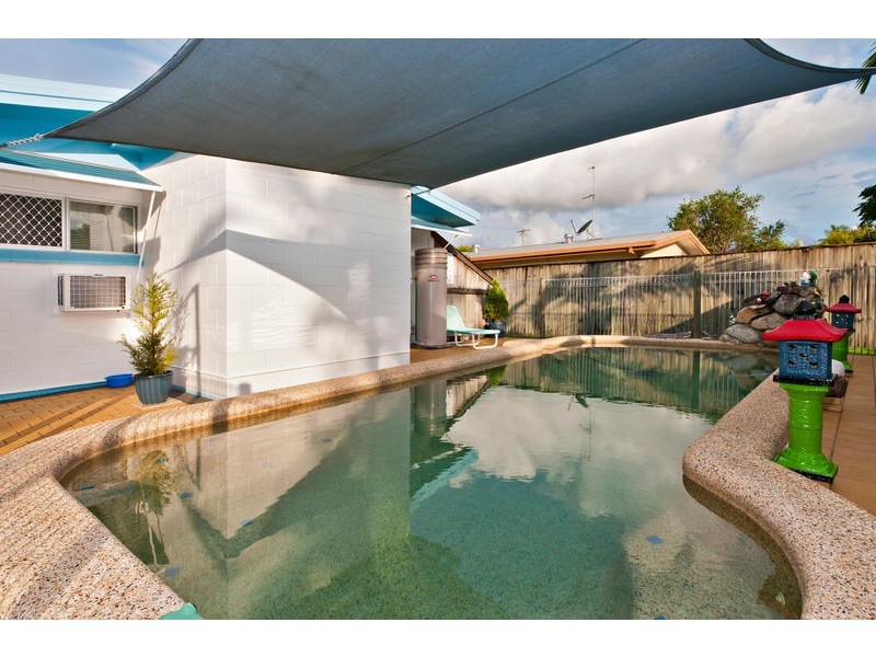 14 Veivers Close, Westcourt QLD 4870