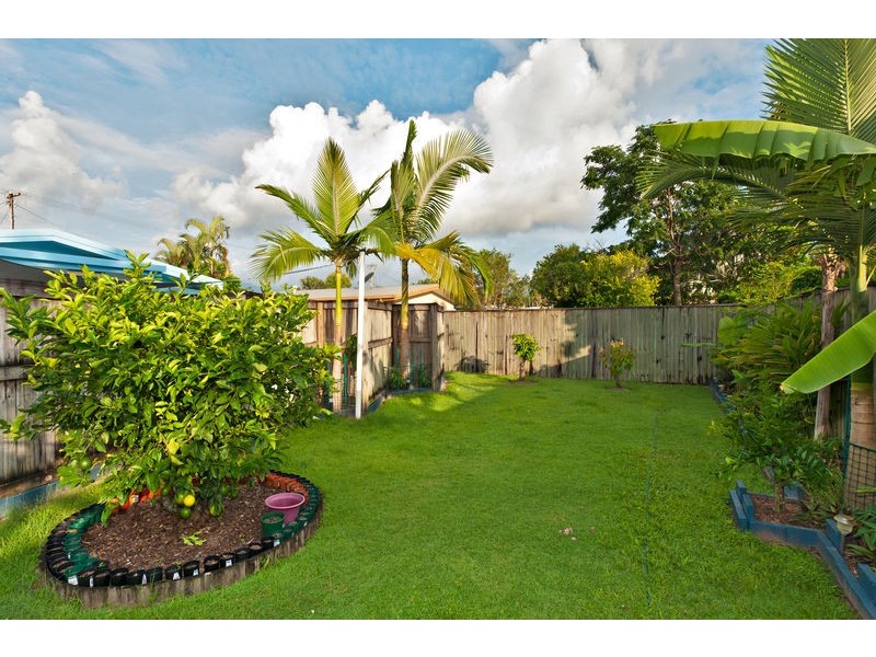 14 Veivers Close, Westcourt QLD 4870