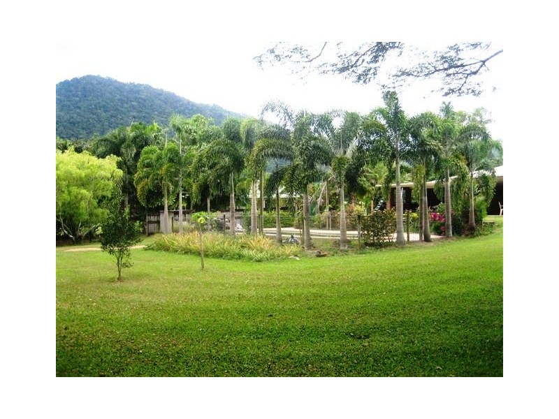 82 Currunda Close, Redlynch QLD 4870