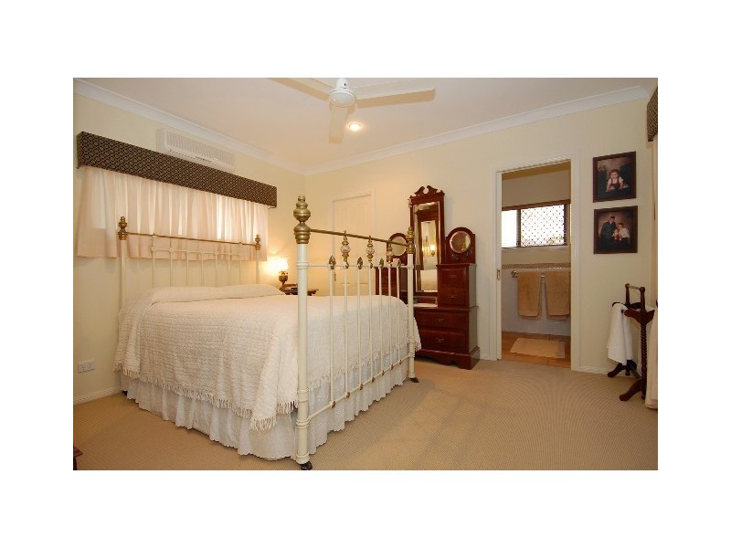 5 Senate Street, Bentley Park QLD 4869