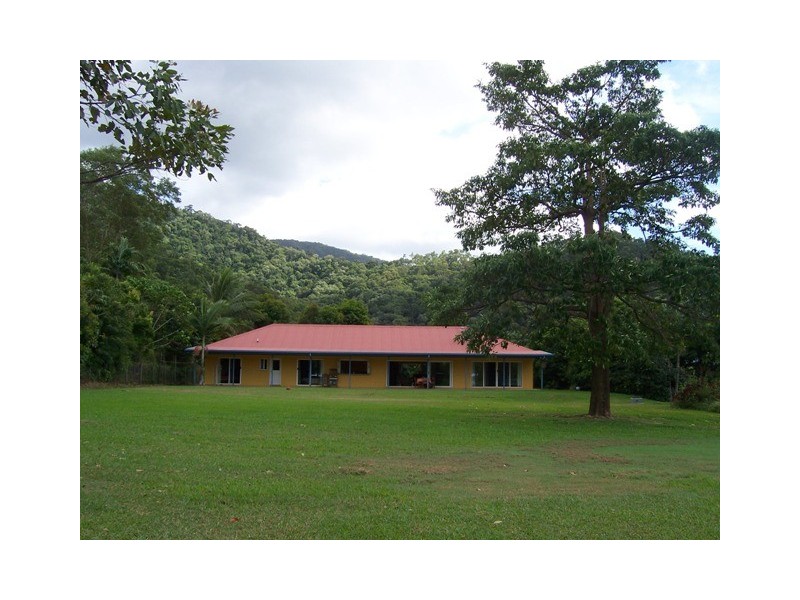 1  South Ellison Street, Clifton Beach QLD 4879