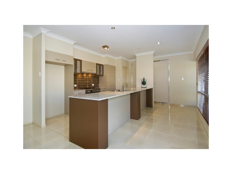114 Springbrook Avenue, Redlynch QLD 4870