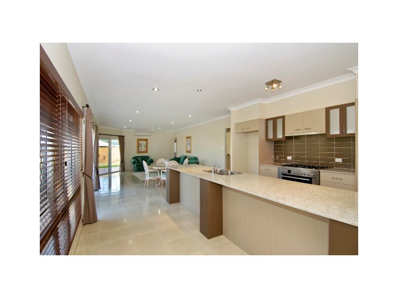114 Springbrook Avenue, Redlynch QLD 4870