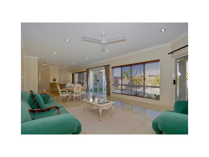 114 Springbrook Avenue, Redlynch QLD 4870