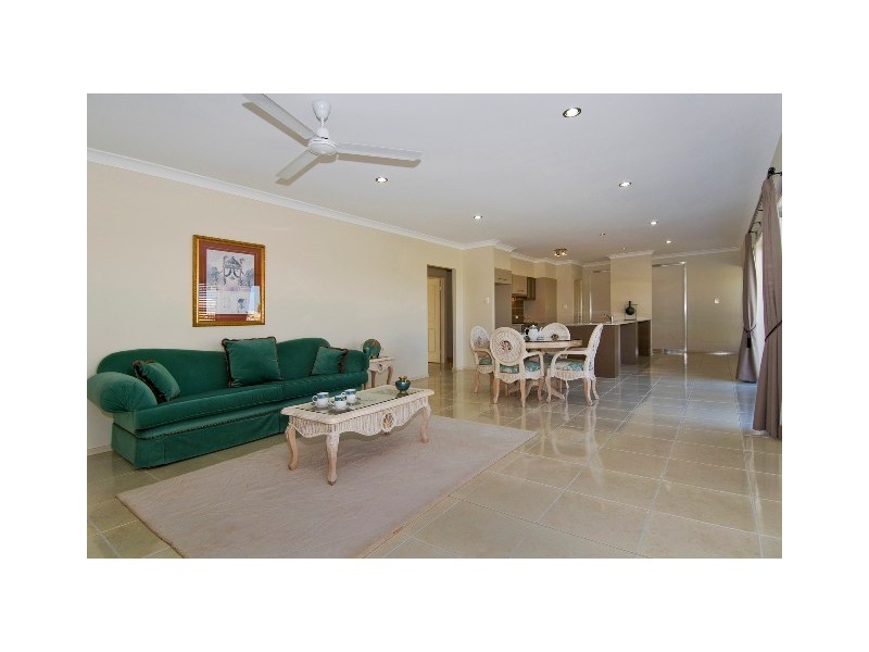114 Springbrook Avenue, Redlynch QLD 4870
