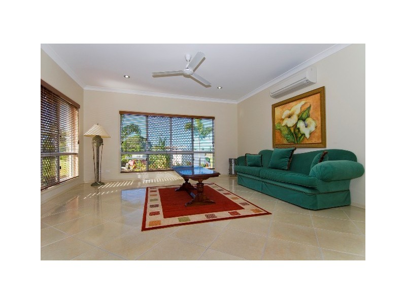 114 Springbrook Avenue, Redlynch QLD 4870
