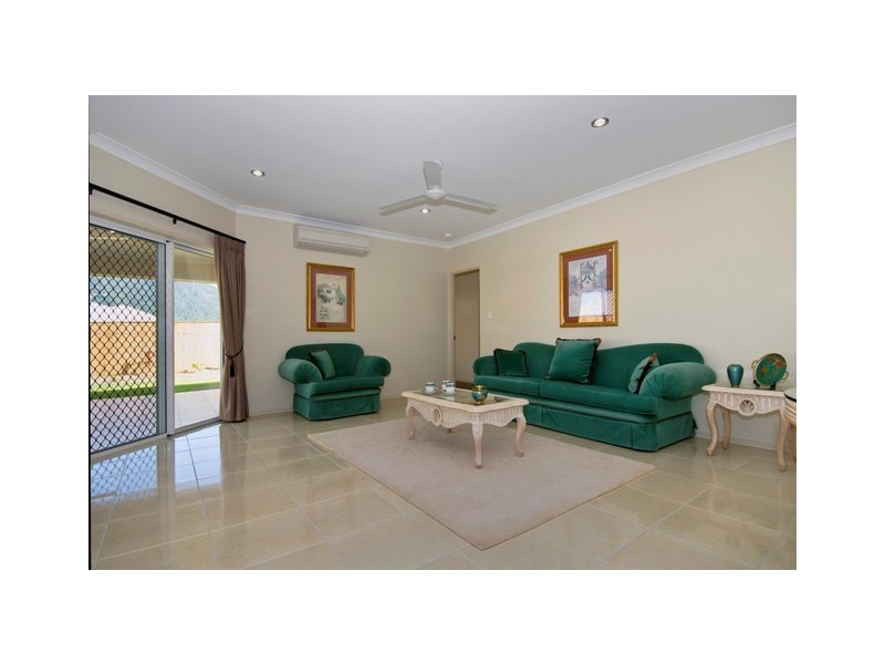 114 Springbrook Avenue, Redlynch QLD 4870