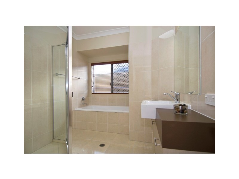 114 Springbrook Avenue, Redlynch QLD 4870