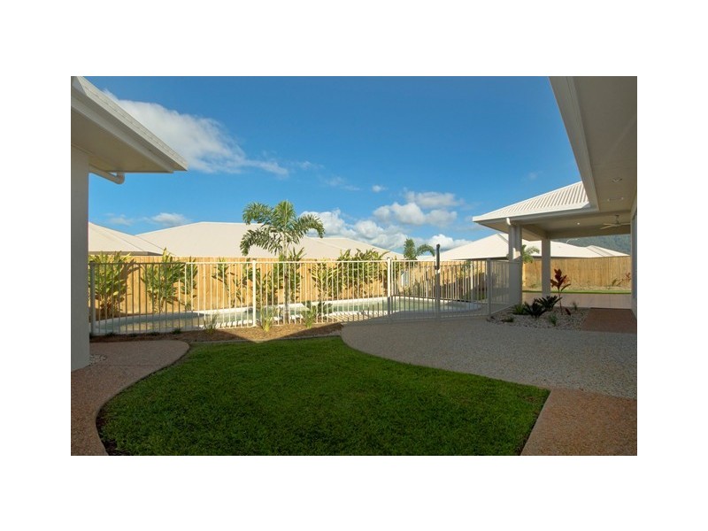 114 Springbrook Avenue, Redlynch QLD 4870