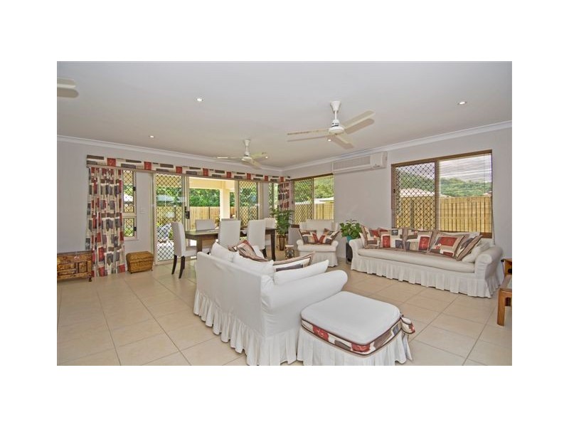 2 Stringer Close, Redlynch QLD 4870