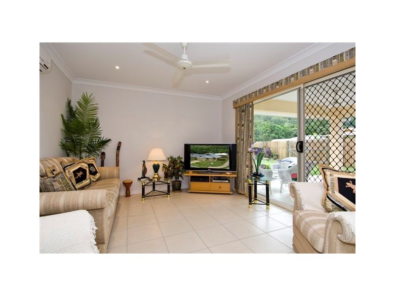 2 Stringer Close, Redlynch QLD 4870