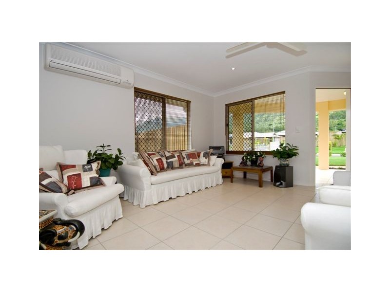 2 Stringer Close, Redlynch QLD 4870