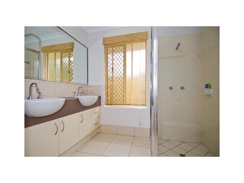 2 Stringer Close, Redlynch QLD 4870