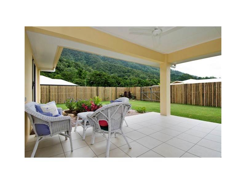 2 Stringer Close, Redlynch QLD 4870