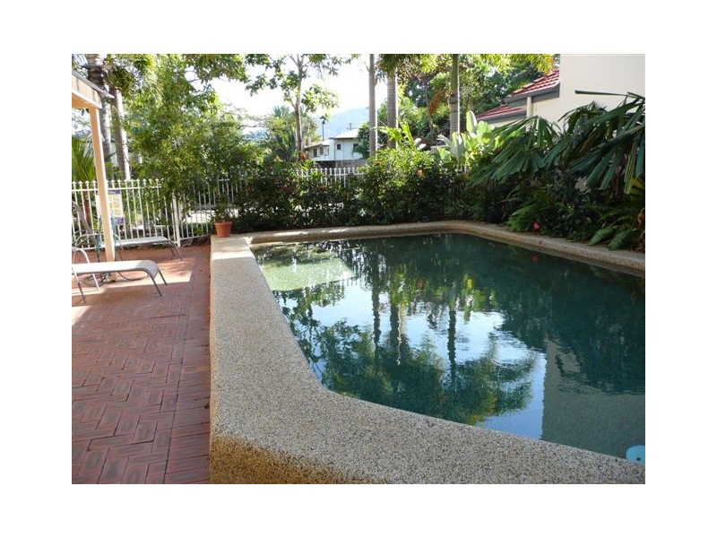 6/64  Charles Street, Manunda QLD 4870