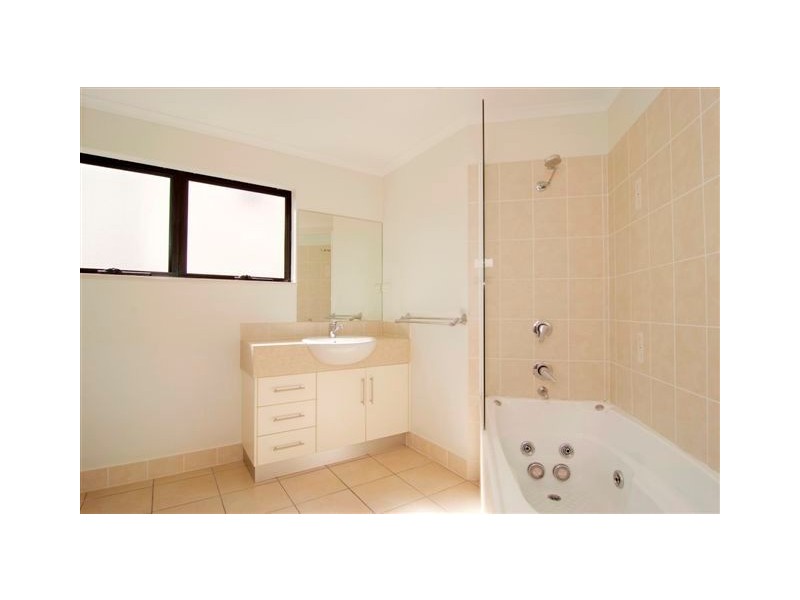 3/72 Digger Street, Cairns North QLD 4870