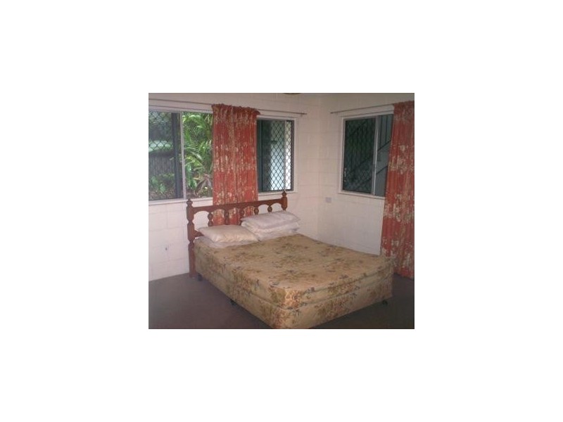 2/282 Lake Street, Cairns North QLD 4870