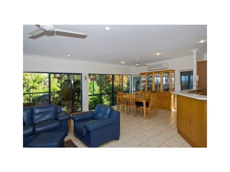 10 Hussar Close, Kanimbla QLD 4870