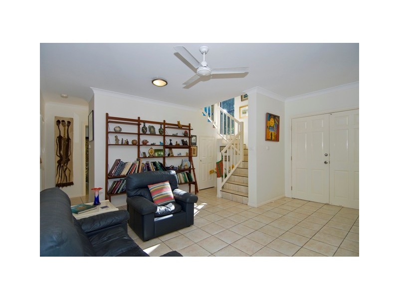 10 Hussar Close, Kanimbla QLD 4870