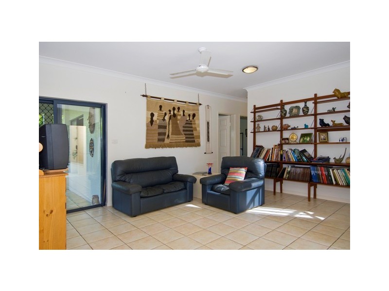 10 Hussar Close, Kanimbla QLD 4870