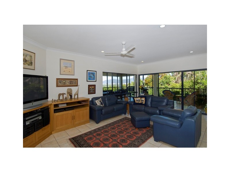 10 Hussar Close, Kanimbla QLD 4870