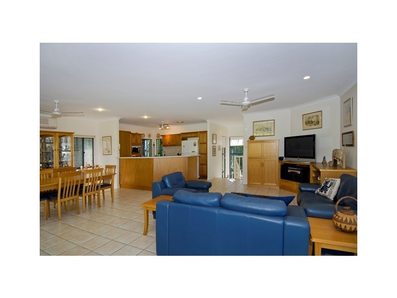 10 Hussar Close, Kanimbla QLD 4870