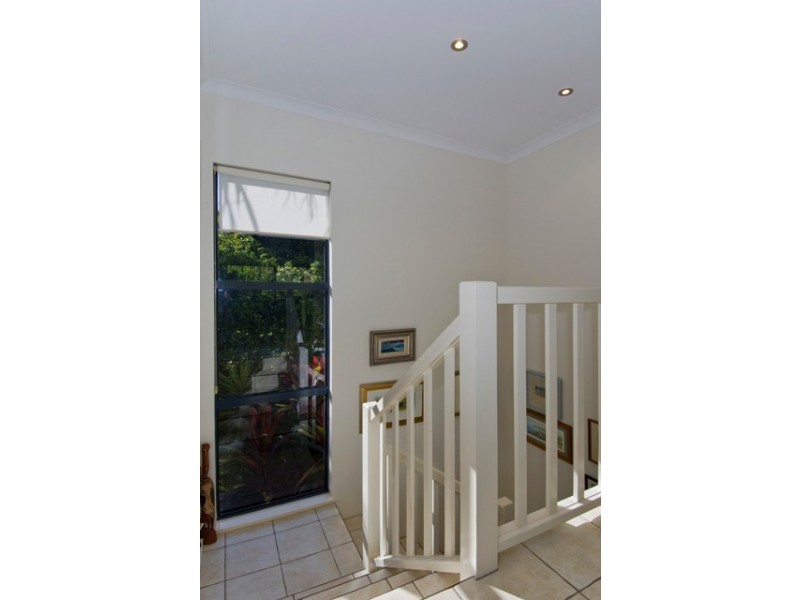 10 Hussar Close, Kanimbla QLD 4870