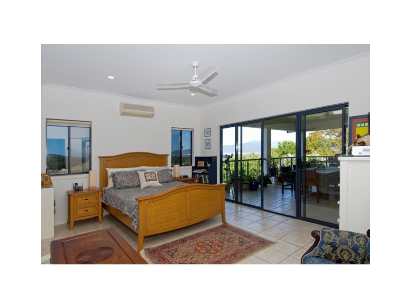 10 Hussar Close, Kanimbla QLD 4870