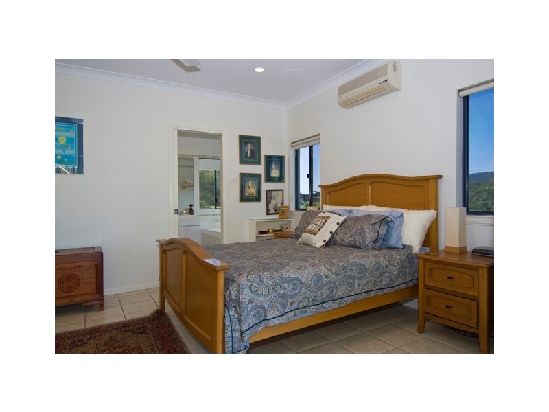 10 Hussar Close, Kanimbla QLD 4870