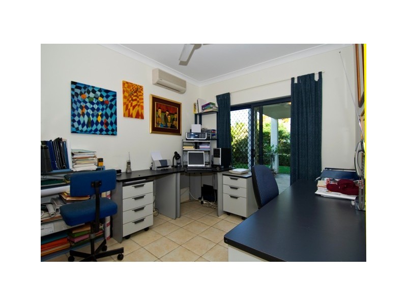 10 Hussar Close, Kanimbla QLD 4870