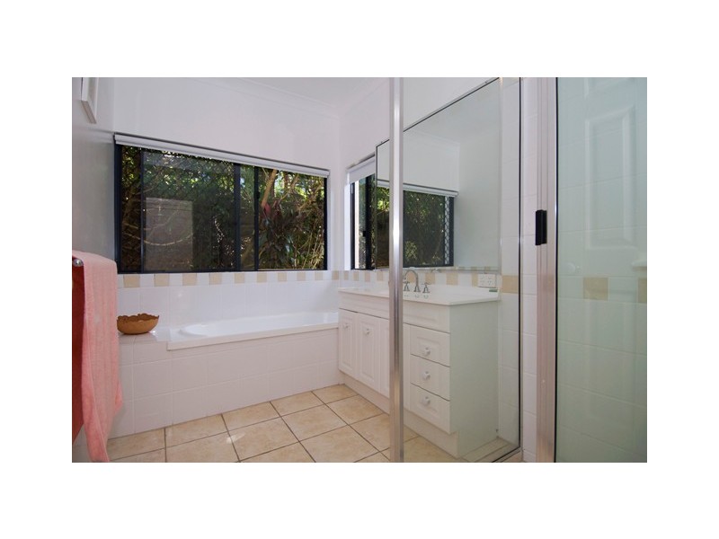 10 Hussar Close, Kanimbla QLD 4870
