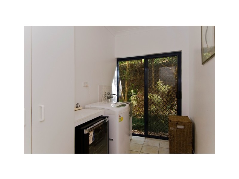 10 Hussar Close, Kanimbla QLD 4870