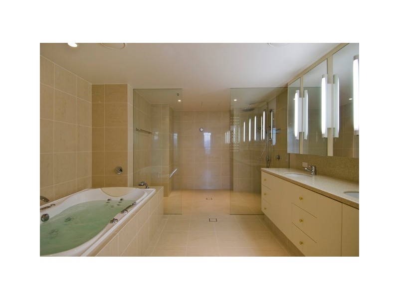 1 Marlin Parade, Cairns City QLD 4870