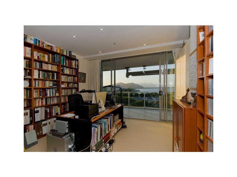 1 Marlin Parade, Cairns City QLD 4870