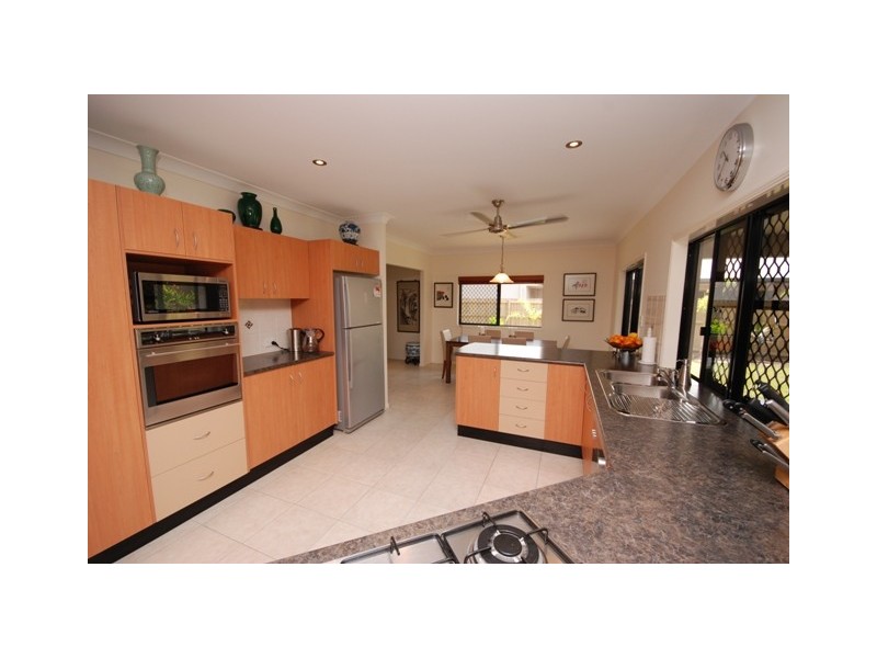 9  Huntley Crescent, Redlynch QLD 4870