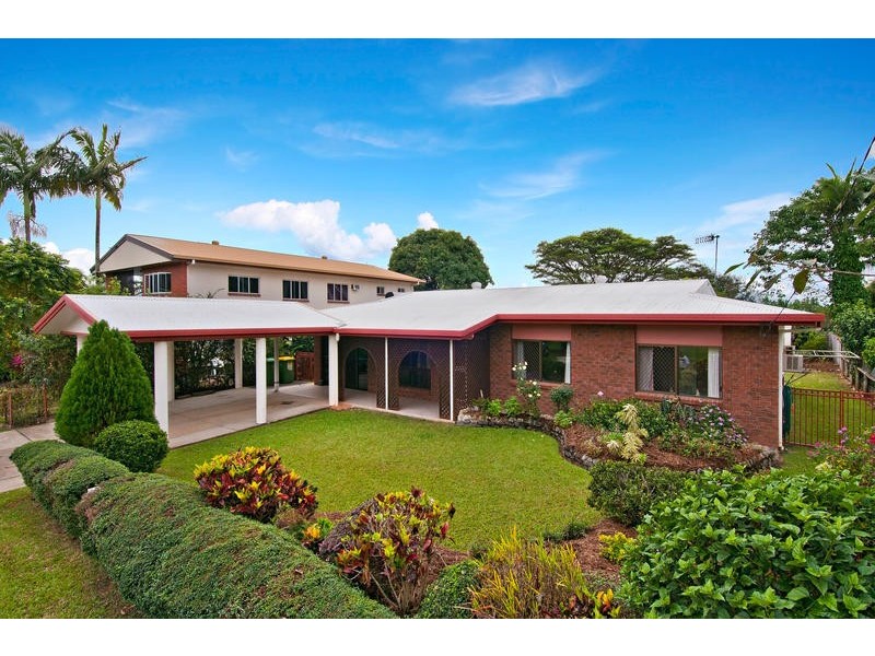 6 Hayley Close, Woree QLD 4868