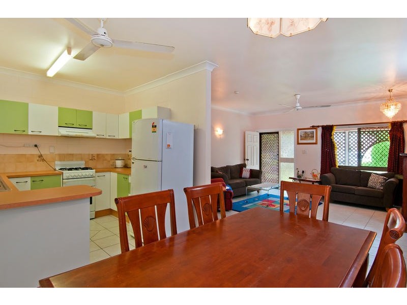 6 Hayley Close, Woree QLD 4868