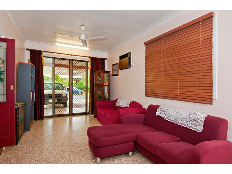 6 Hayley Close, Woree QLD 4868