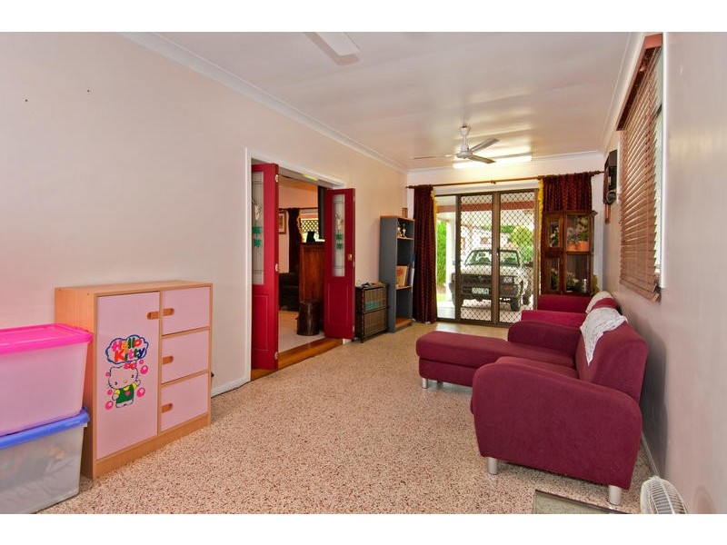 6 Hayley Close, Woree QLD 4868